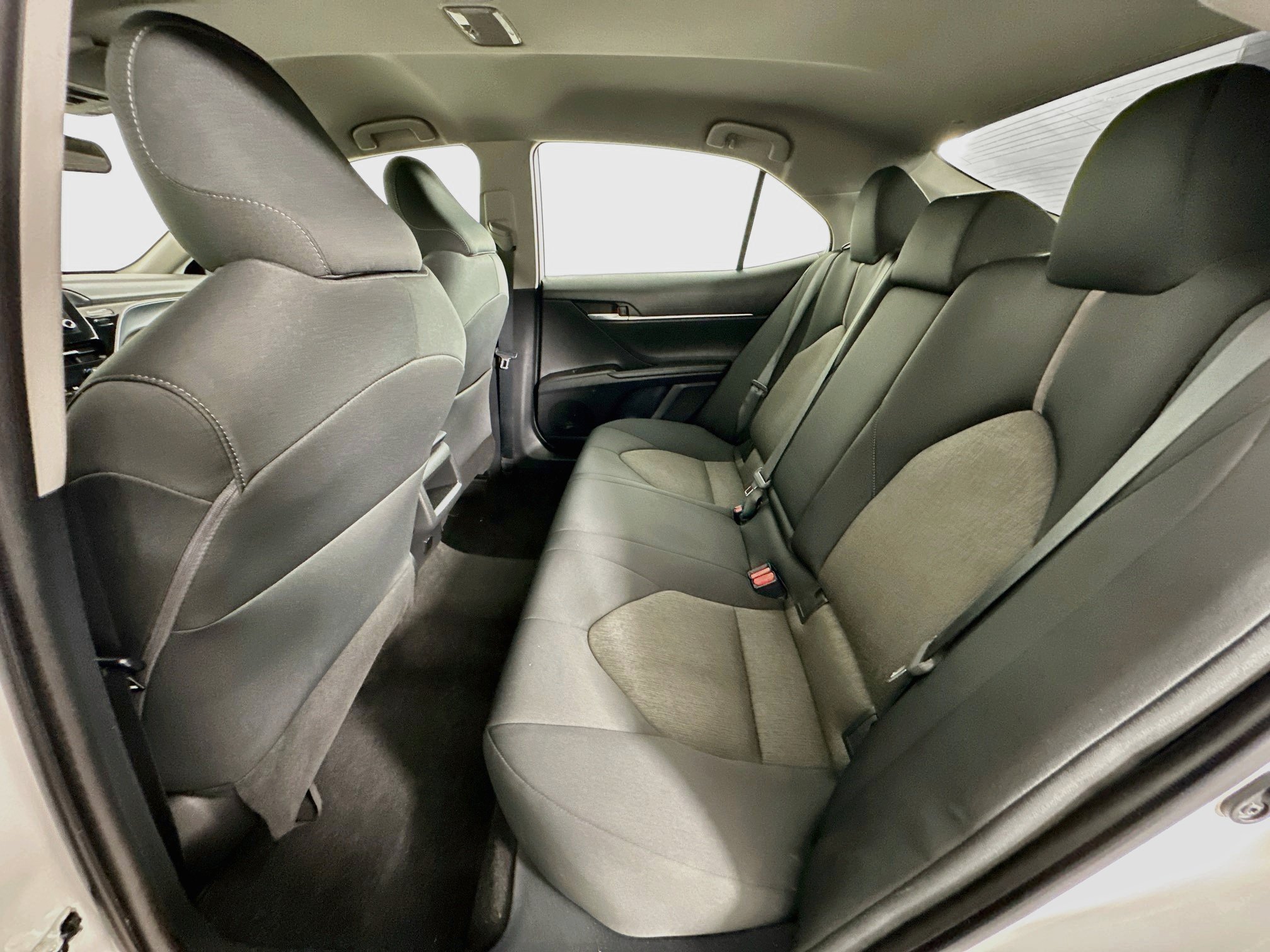 Used 2022 Toyota Camry LE w/ Carpet Mat Package (TMS) FWD image 26