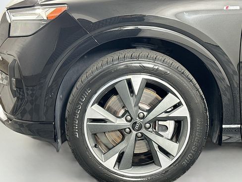Used 2023 Audi Q4 e-tron Premium Plus AWD/4WD image 12