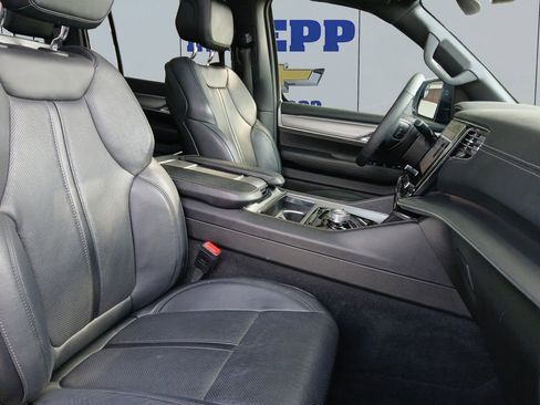 Used 2024 Jeep Wagoneer Series II AWD/4WD image 17