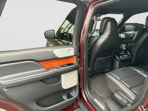 Used 2018 Lincoln Navigator Reserve w/ Technology Package AWD/4WD image 14