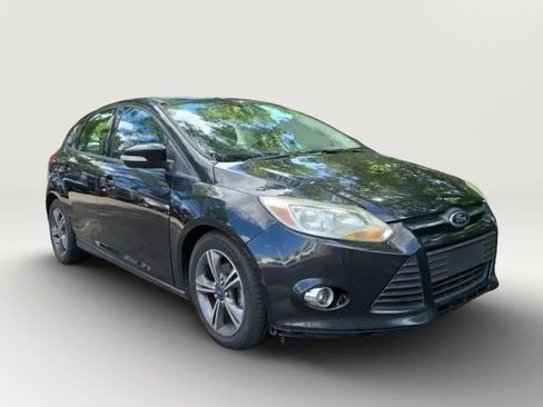 Used 2014 Ford Focus SE w/ SE Sport Package FWD image 3