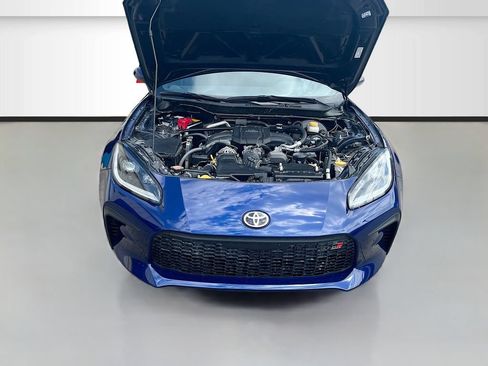 Used 2025 Toyota GR86 RWD image 27