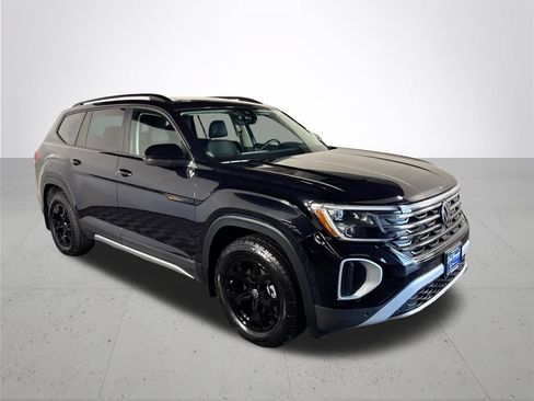 Certified 2025 Volkswagen Atlas Peak Edition SE AWD/4WD image 5