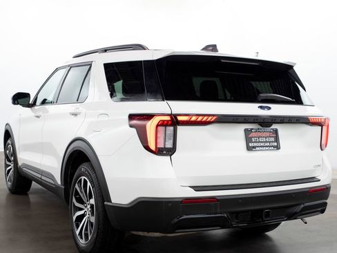 Used 2025 Ford Explorer ST-Line image 11