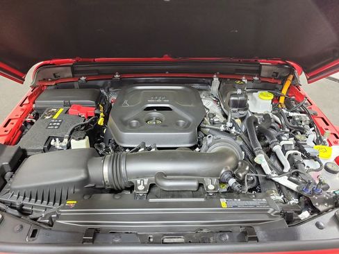 Used 2025 Jeep Wrangler Unlimited Sahara image 9