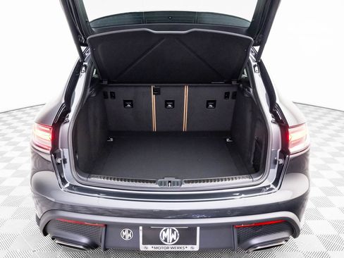 Certified 2025 Porsche Macan image 30