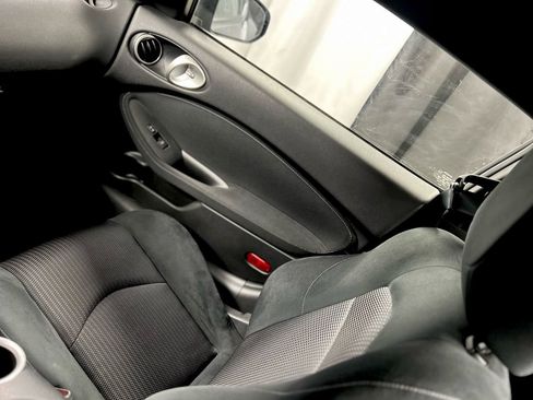 Used 2017 Nissan 370Z Touring image 18