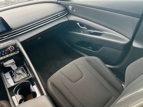 Certified 2025 Hyundai Elantra SEL image 11