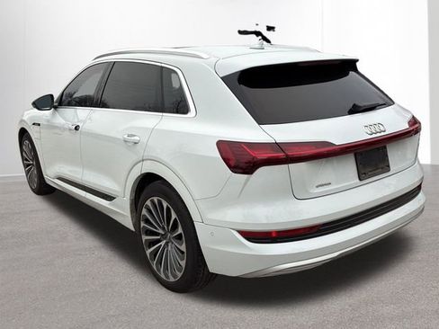 Used 2019 Audi e-tron Prestige w/ Prestige Package image 3