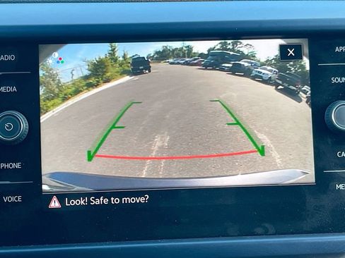 Used 2022 Volkswagen Taos SE image 13