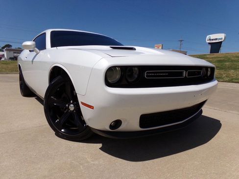 Used 2015 Dodge Challenger R/T w/ Quick Order Package 22B R/T image 9