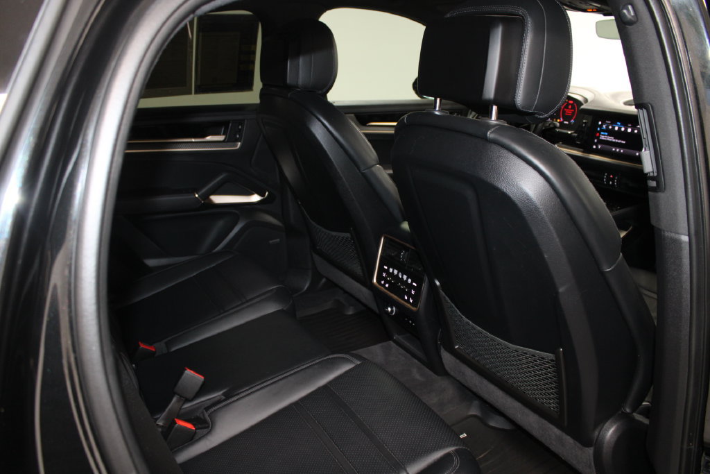 Used 2024 Porsche Cayenne Coupe AWD/4WD image 31