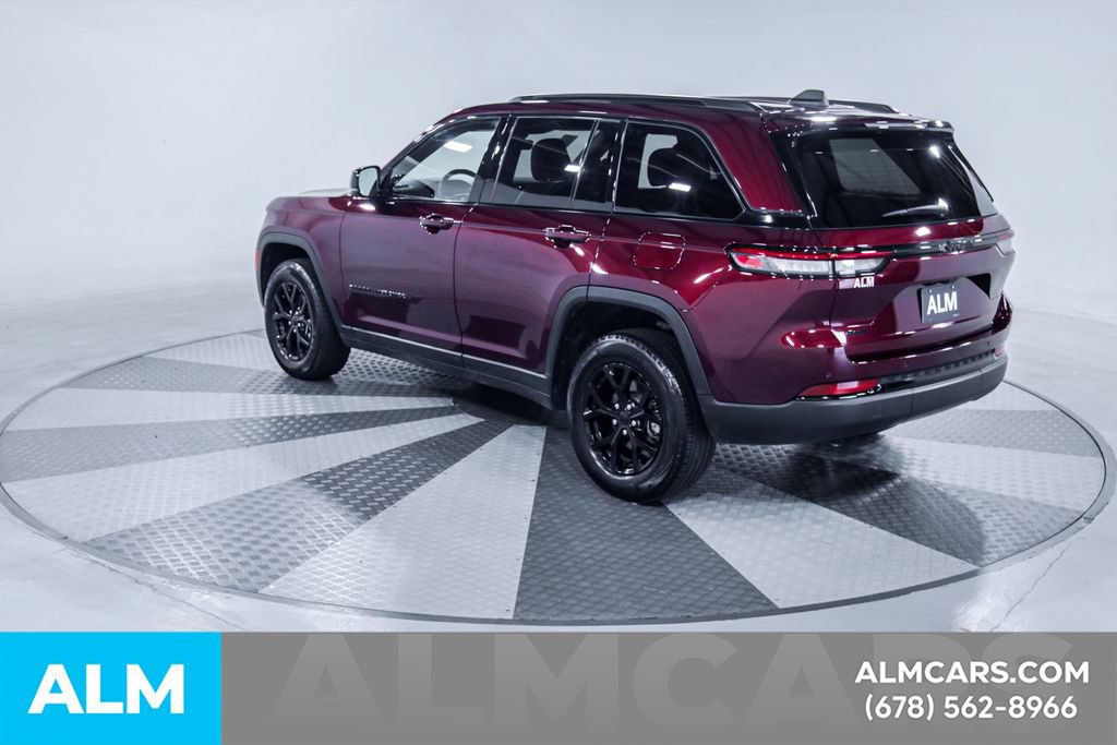 Used 2025 Jeep Grand Cherokee Altitude AWD/4WD image 7