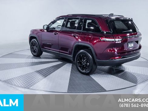 Used 2025 Jeep Grand Cherokee Altitude AWD/4WD image 7