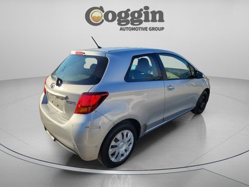 Used 2017 Toyota Yaris L image 6