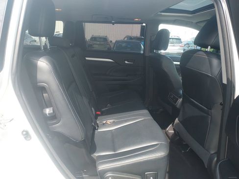 Used 2015 Toyota Highlander XLE AWD/4WD image 36