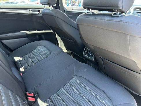 Used 2016 Ford Fusion SE FWD image 11