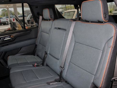 Used 2025 GMC Yukon AT4 AWD/4WD image 16
