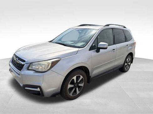 Used 2017 Subaru Forester 2.5i Premium w/ All-Weather Package AWD/4WD image 8