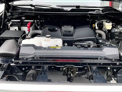 Used 2026 Toyota Tundra Limited AWD/4WD image 32