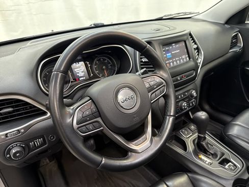 Used 2019 Jeep Cherokee Latitude Plus w/ Comfort/Convenience Group image 26