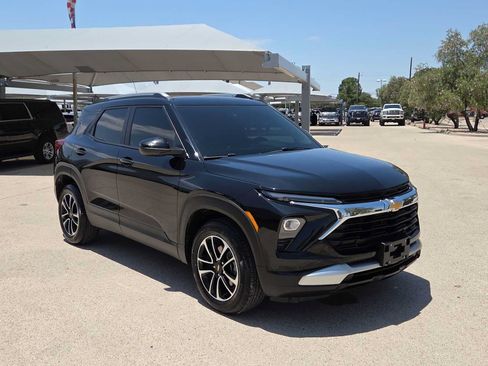 Used 2025 Chevrolet TrailBlazer LT FWD image 2