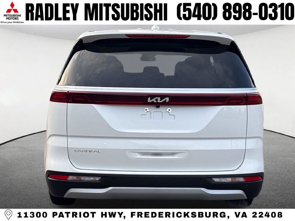 Used 2023 Kia Carnival LX FWD image 18