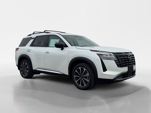 New 2026 Nissan Pathfinder Platinum w/ Cargo Package AWD/4WD image 8
