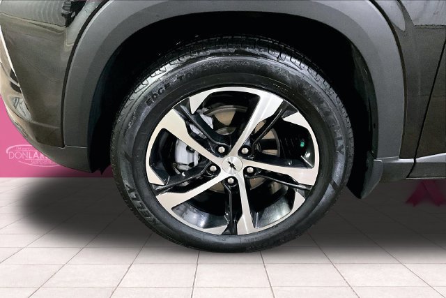 Used 2025 Chevrolet Trax RS FWD image 11