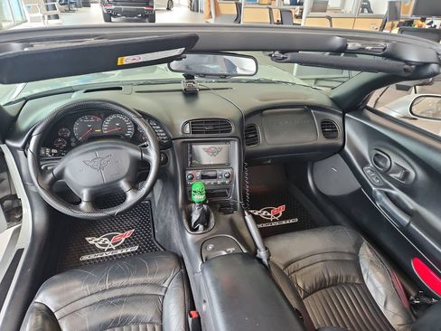 Used 2000 Chevrolet Corvette Convertible w/ Memory Pkg RWD image 25