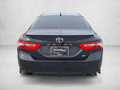 Used 2019 Toyota Camry SE image 6