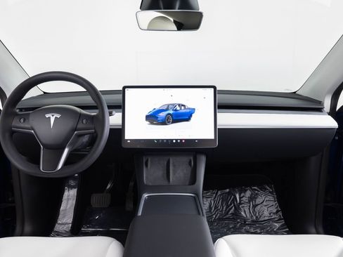 Used 2024 Tesla Model Y Long Range AWD/4WD image 35