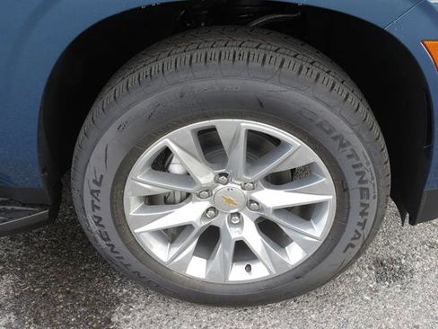 New 2025 Chevrolet Suburban Premier image 11