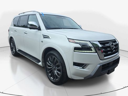 Used 2022 Nissan Armada Platinum w/ Captain's Chairs Package RWD image 2