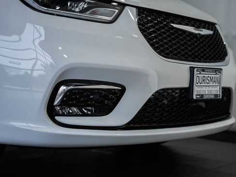 New 2026 Chrysler Pacifica Limited image 14