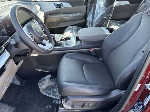 New 2026 Kia Carnival FWD image 4