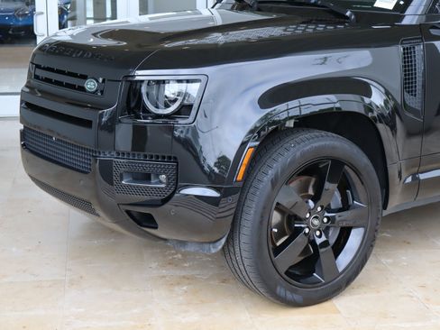 Used 2024 Land Rover Defender 90 X-Dynamic SE AWD/4WD image 6