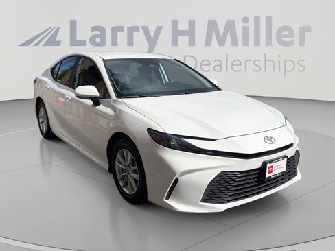 Used 2025 Toyota Camry LE FWD image 7