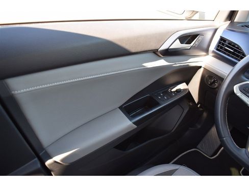 Used 2023 Volkswagen Taos SE w/ Panoramic Sunroof Package image 21