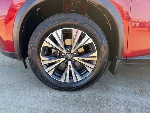 Used 2023 Nissan Rogue SV image 8