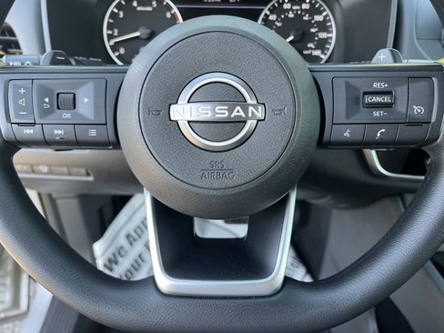 Used 2024 Nissan Rogue S image 8