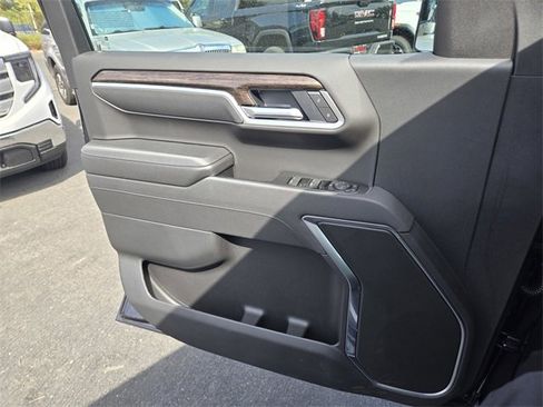 New 2026 GMC Sierra 1500 SLE image 19