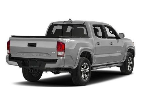 Used 2017 Toyota Tacoma SR5 w/ Tow Package AWD/4WD image 3