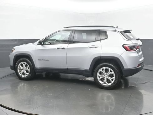 Used 2024 Jeep Compass Latitude AWD/4WD image 3