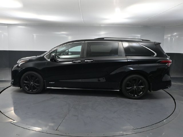 Used 2021 Toyota Sienna XSE FWD image 6