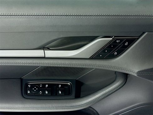 Used 2025 Porsche Taycan image 11