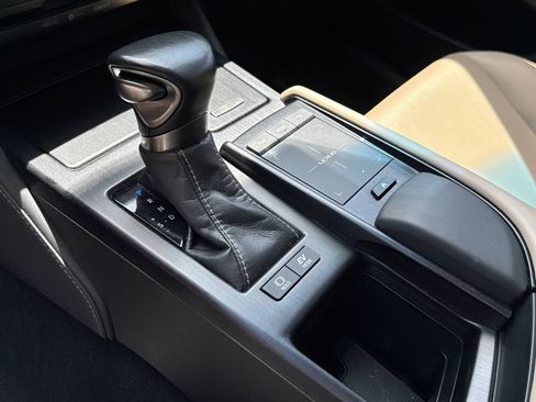 Used 2021 Lexus ES 300h w/ Premium Package FWD image 16