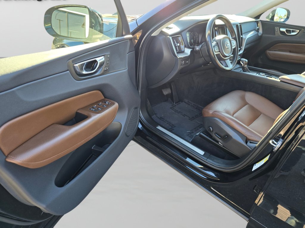 Used 2018 Volvo XC60 T5 Momentum w/ Convenience Package AWD/4WD image 20