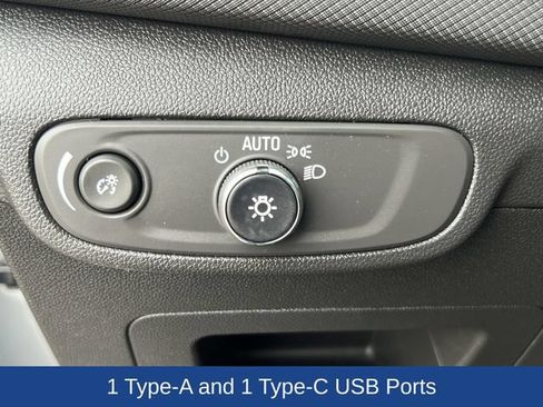 Used 2025 Chevrolet TrailBlazer LT AWD/4WD image 13