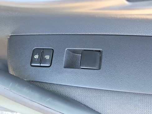 Used 2022 Toyota Corolla LE image 9